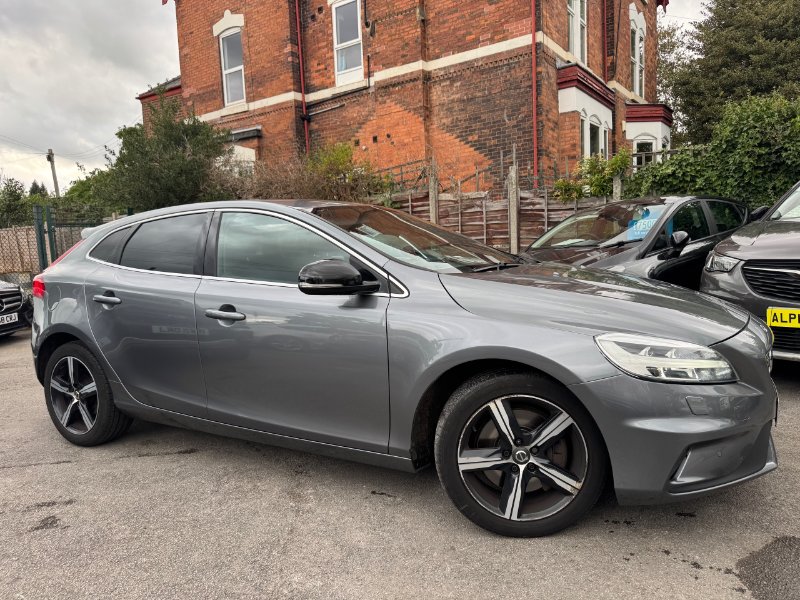 Grey Volvo V40 1.5 T3 R-Design Edition Hatchback 5dr Petrol Auto Euro 6 s/s 152 ps